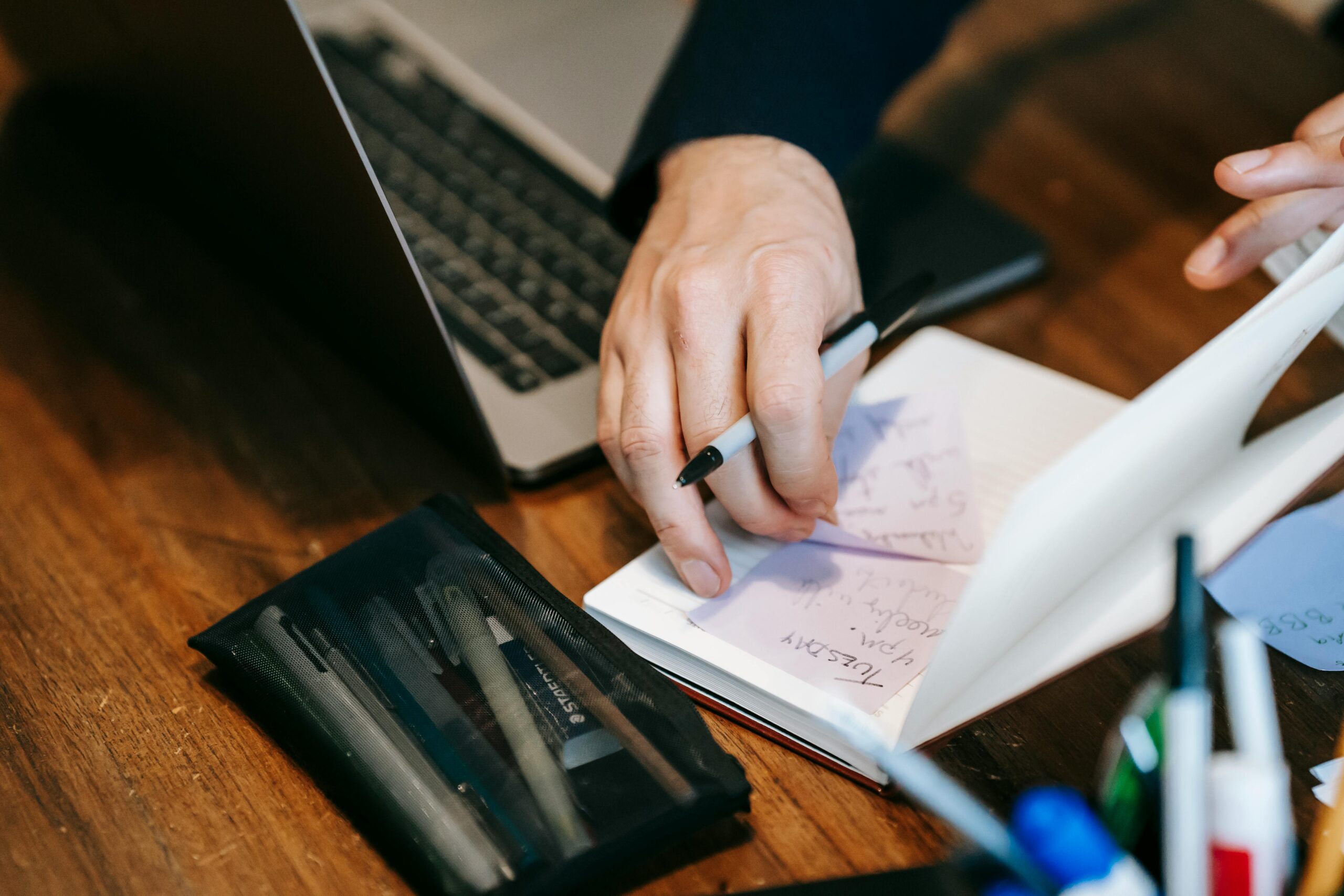 A direct sales professional writing on sticky notes